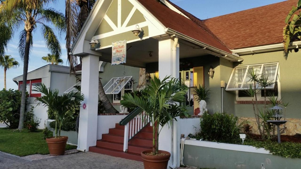 Sea Breeze Manor Inn São Petersburgo Exterior foto